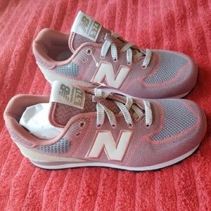 NWOT New Balance 574 WOMEN AND GIRLS